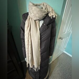 BNWT Beige Patterned Reversible Scarf